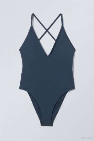 Weekday Deep V-neck Swimsuit 水着 レディース ネイビー Japan | V7L-6442